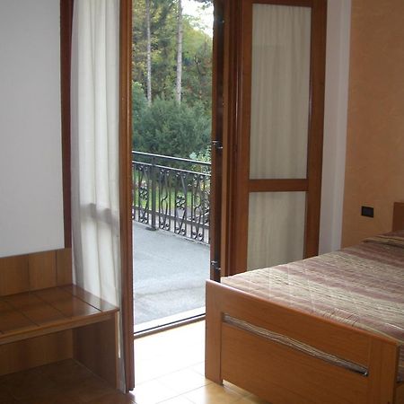 Albergo Il Castellino Darfo Boario Terme Exterior foto