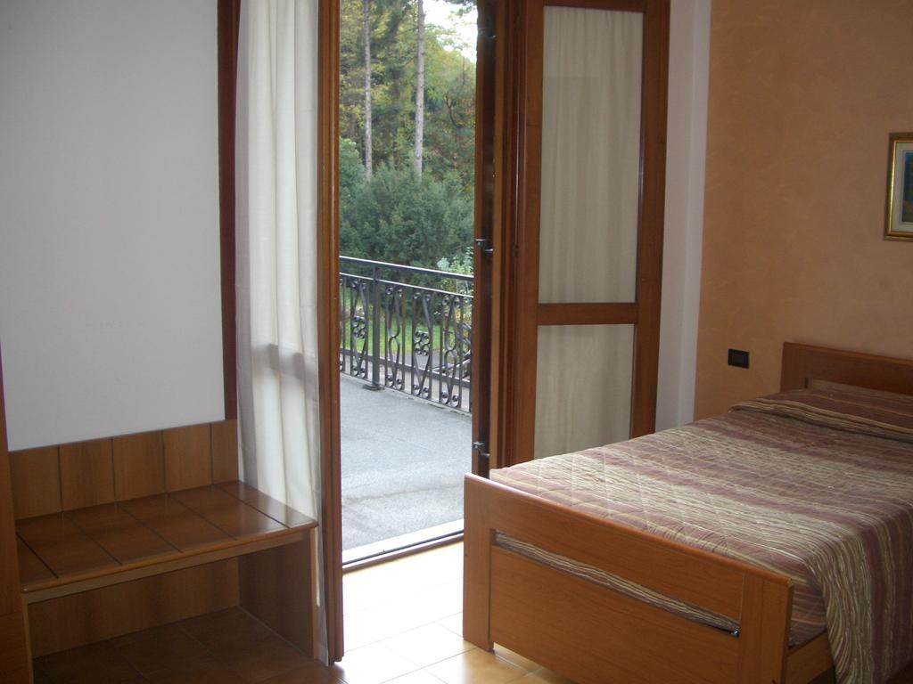 Albergo Il Castellino Darfo Boario Terme Exterior foto