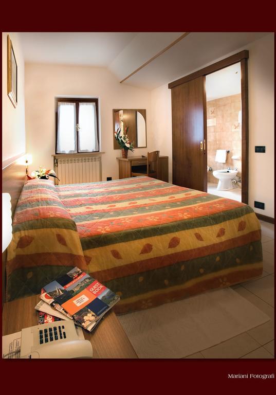 Albergo Il Castellino Darfo Boario Terme Exterior foto