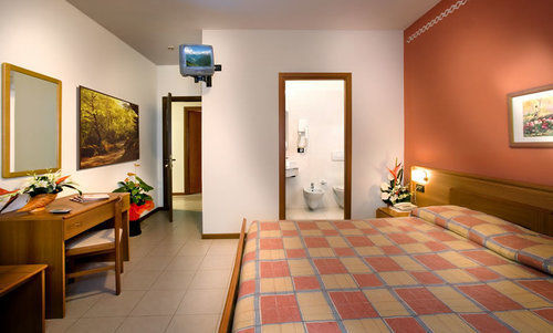 Albergo Il Castellino Darfo Boario Terme Exterior foto