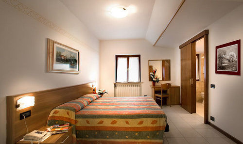 Albergo Il Castellino Darfo Boario Terme Exterior foto