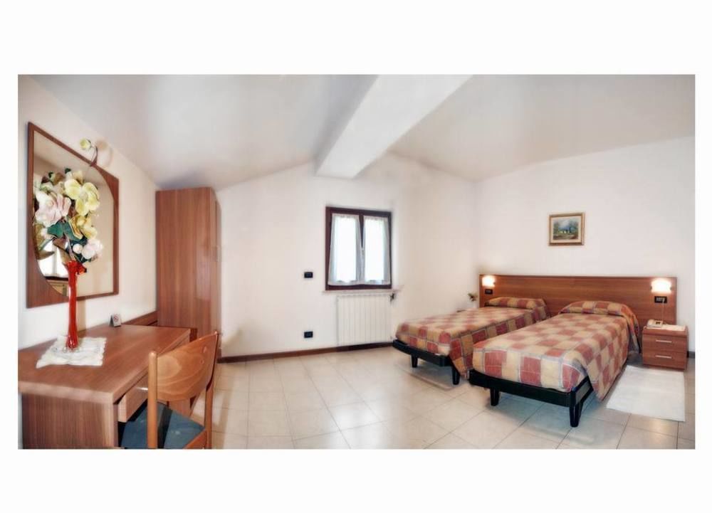 Albergo Il Castellino Darfo Boario Terme Exterior foto