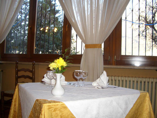 Albergo Il Castellino Darfo Boario Terme Exterior foto