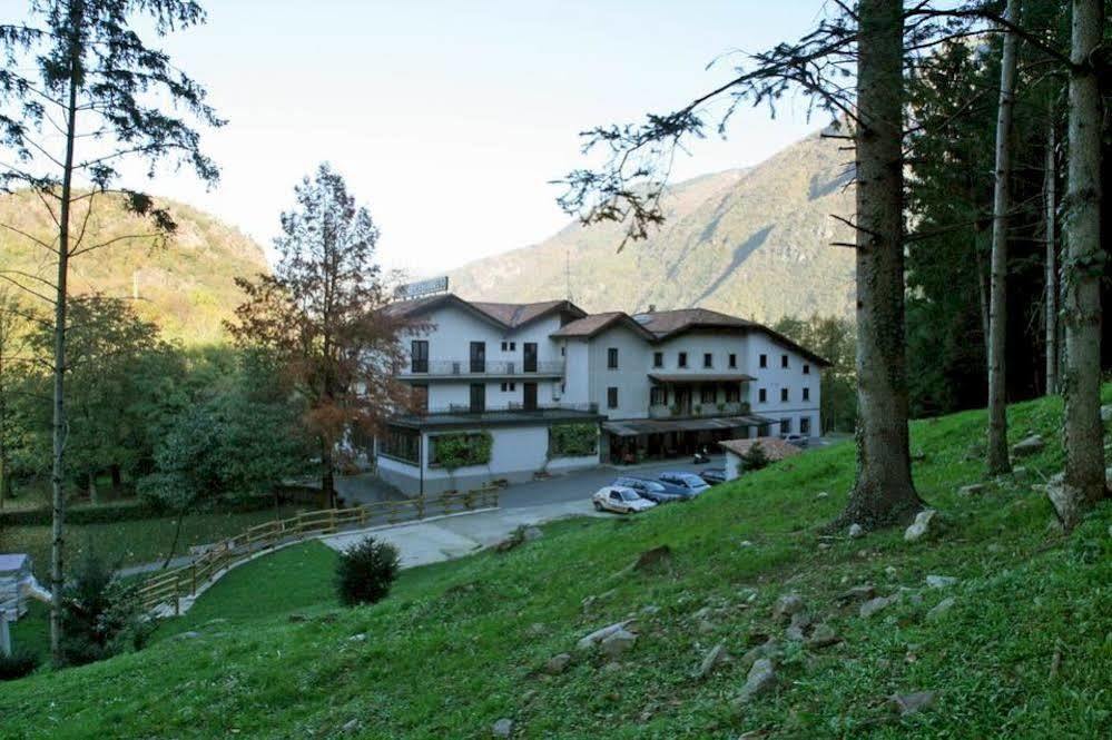 Albergo Il Castellino Darfo Boario Terme Exterior foto