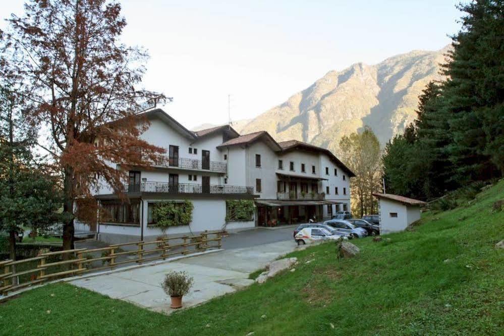Albergo Il Castellino Darfo Boario Terme Exterior foto